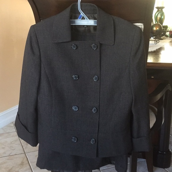 TAHARI Arthur S. Levine. Skirt Suit Set. - Picture 1 of 4